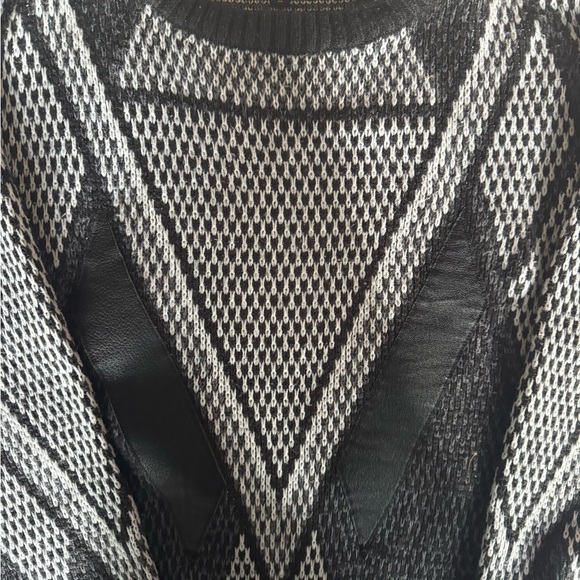Vintage 80's Geometric Crewneck Sweater with "leather" accents - Picture 4 of 7